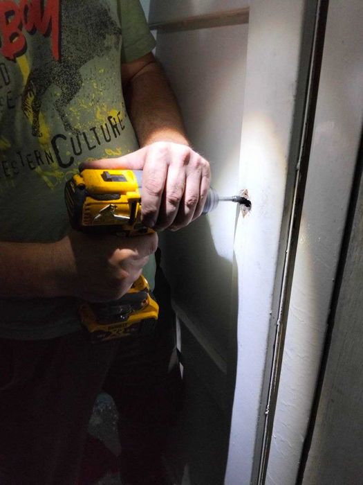 Вскрытие замков \ Есик ашу \ Установить замок, ремонт, замена, врезка