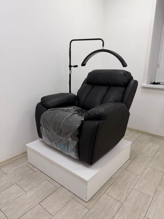 Кожаный реклайнер с подиумом+Лампа “Луна” 50W