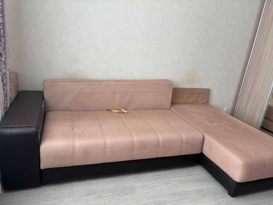 Продаю диван угловой