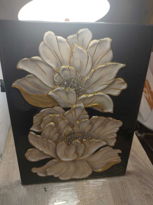 Рисувам картини по поръчка.