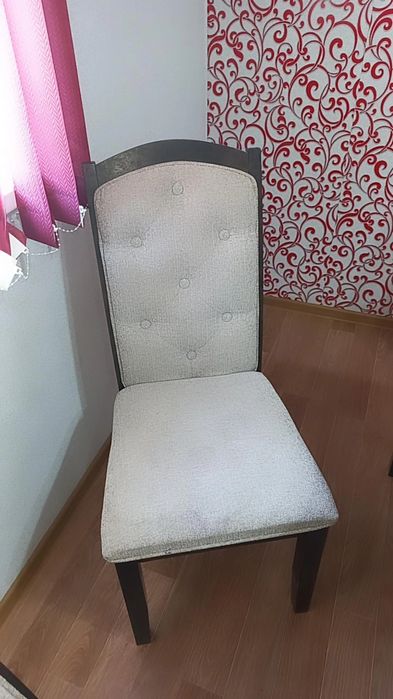 Продам кухонный стол со стульями