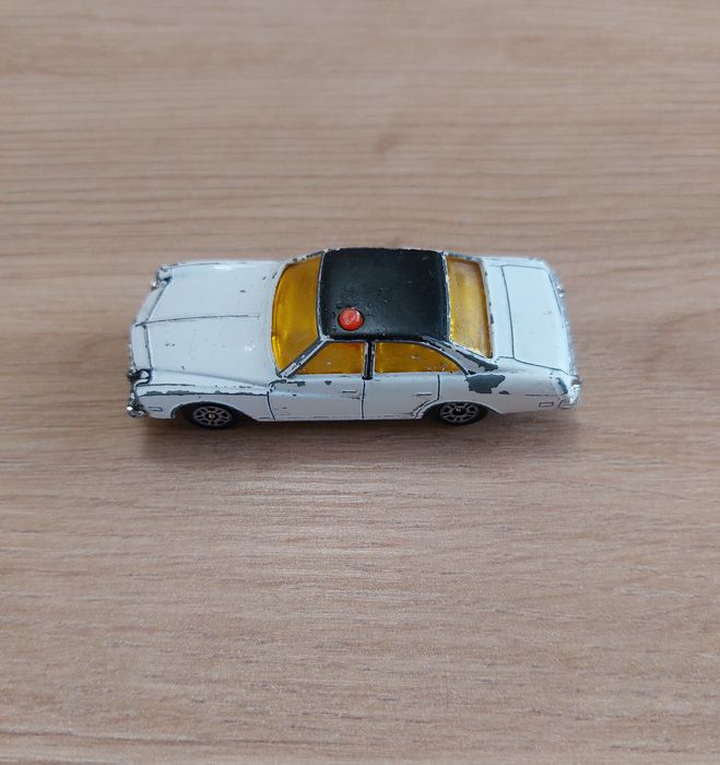 Метални колички - руска ВОЛГА, Buick Regal