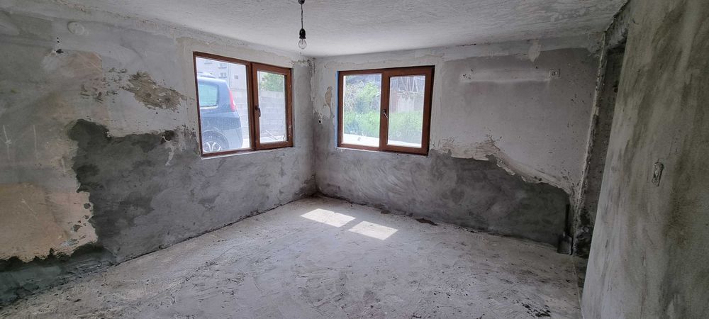 1785-Продава се триетажна тухлена на плоча къща в Гецово!