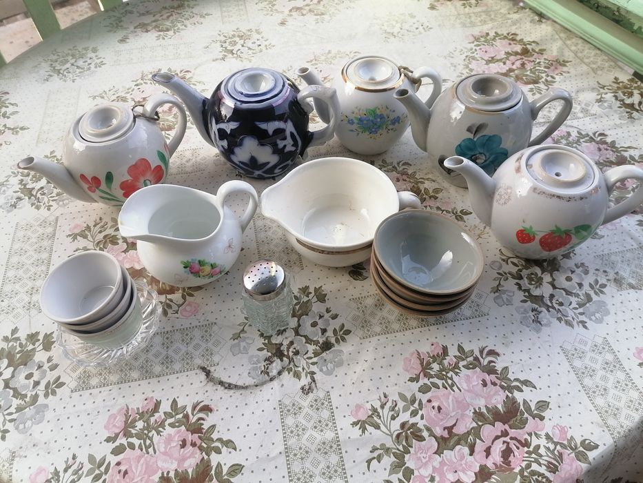 Посуда и принадлежности  столовые