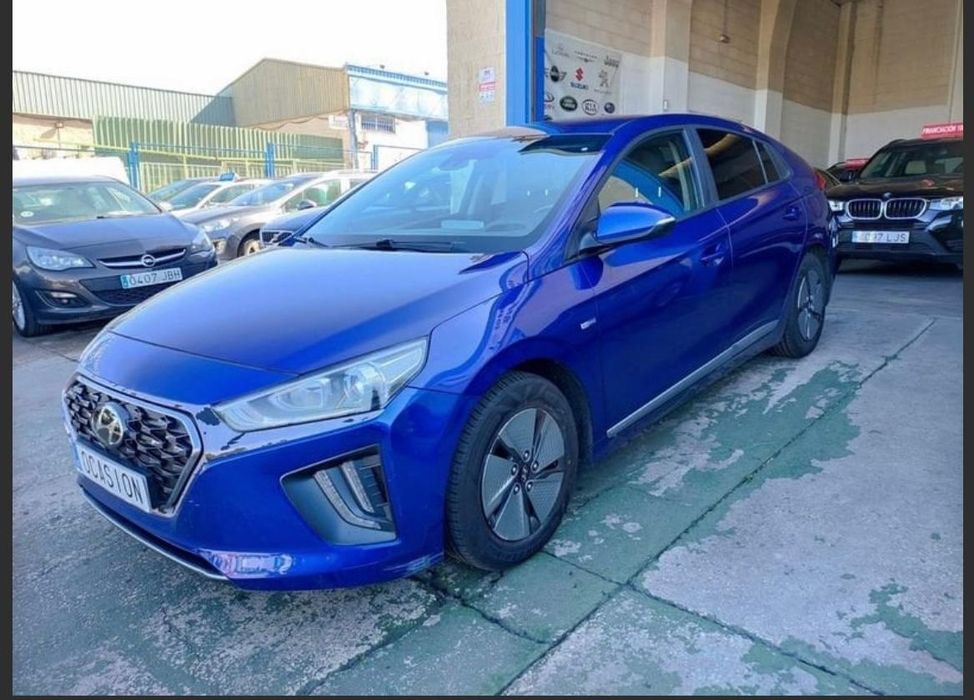 Închiriez Toyota prius3 Uber bolt