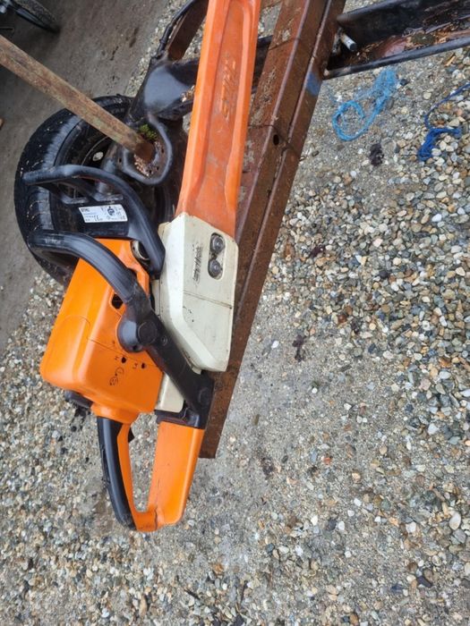 Vând drujba Stihl 230
