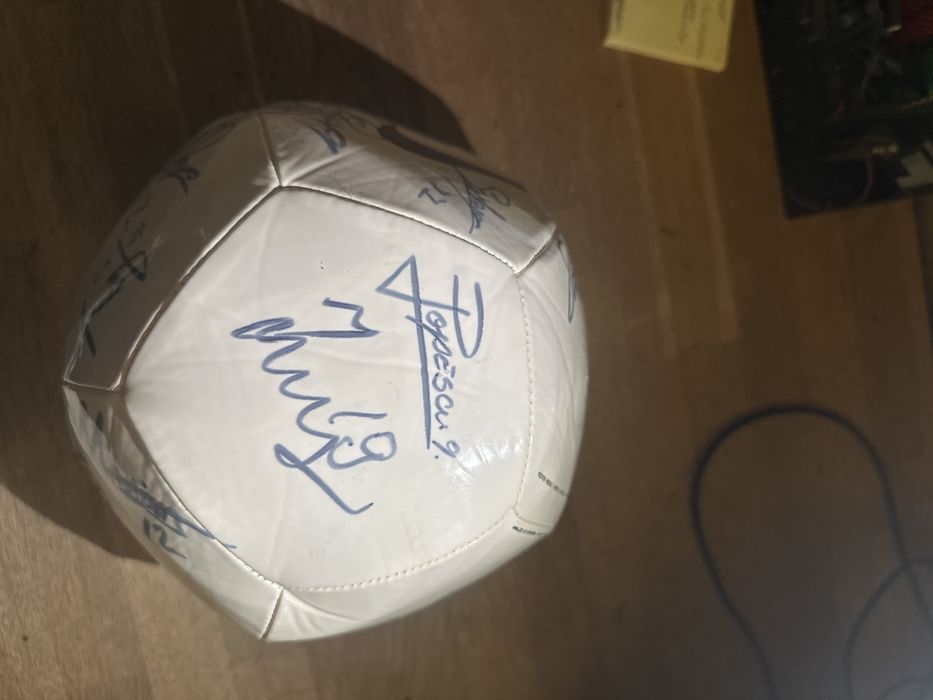 Minge semnată de toti jucatori de la FCSB sezonul 21-22