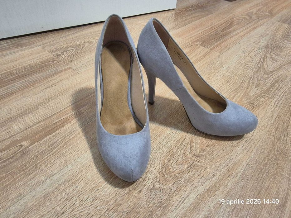 Vand pantofi dama marimea 37