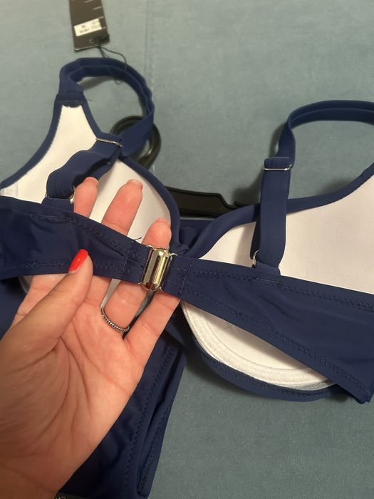 Costum de baie nou cu eticheta