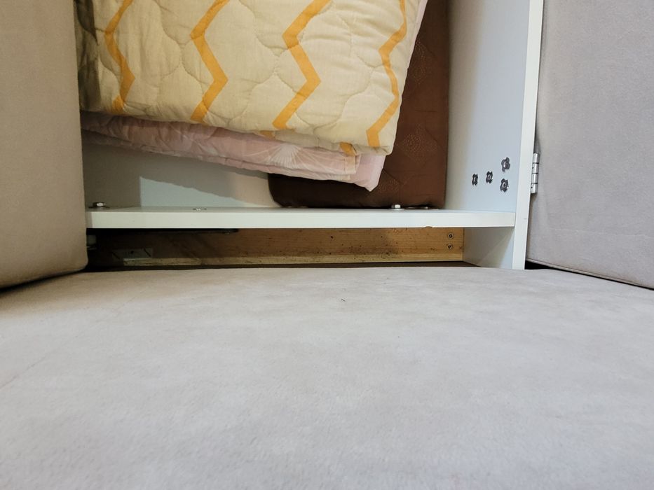 Продам диван раскладывающийся.