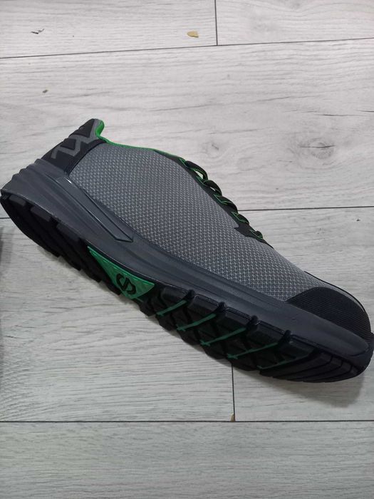 Echipament de lucru, rezistent la ploaie si vant