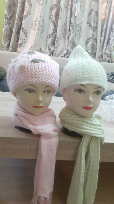 Căciuli, fular și mănuși