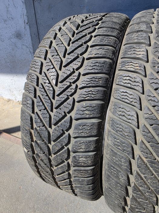 2 бр. зимни гуми 205/55/16 Debica 6-6,5 mm DOT 2915