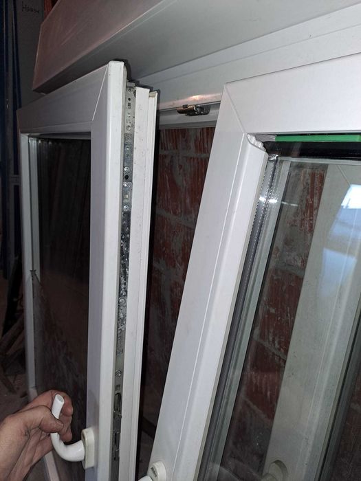 Geam termopan PVC / L = 2000mm, h = 1200mm, caseta jaluzea 200mm