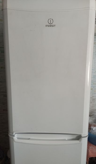 Холодильник Indesit