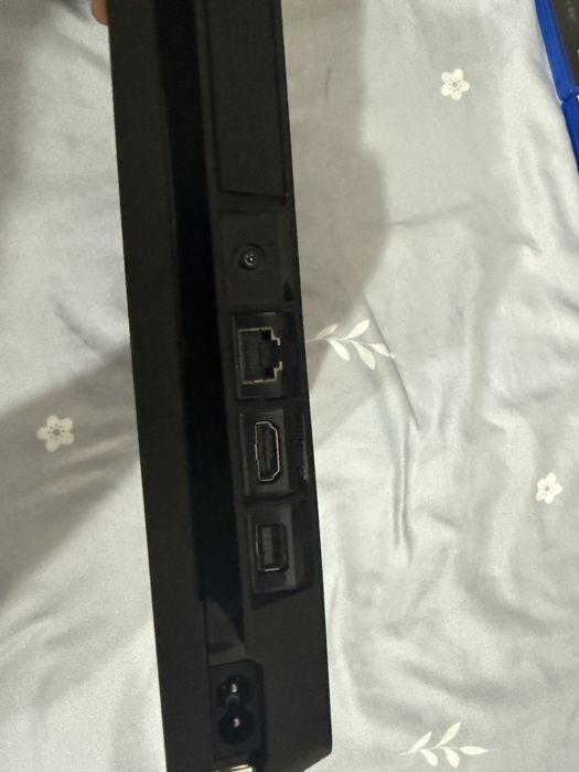 Playstation 4 Slim PS4 Slim 1TB + 2 manete + 3 jocuri