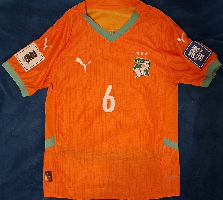 Tricou Kader Keita Coasta de Fildeș cu autograful mijlocașului Rapid