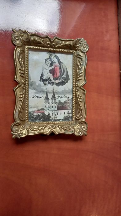 Vand 2 icoane înrămate,mărimi diferite