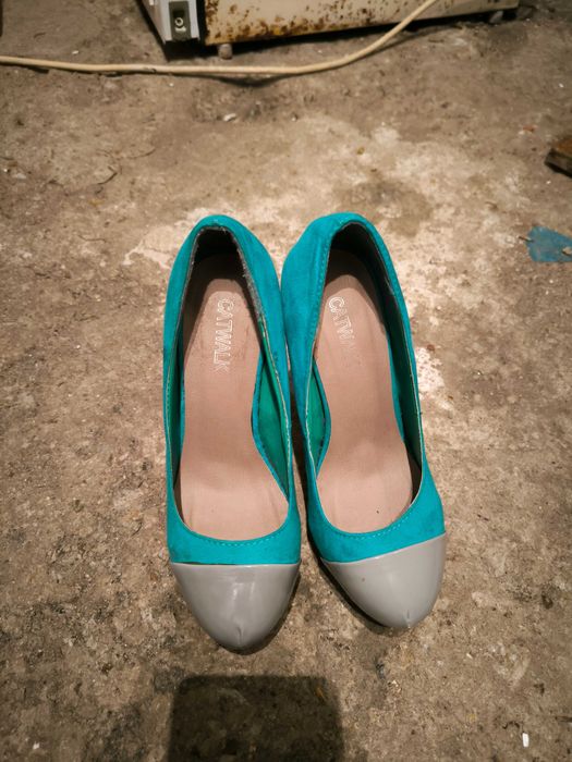 Обувки с висок ток