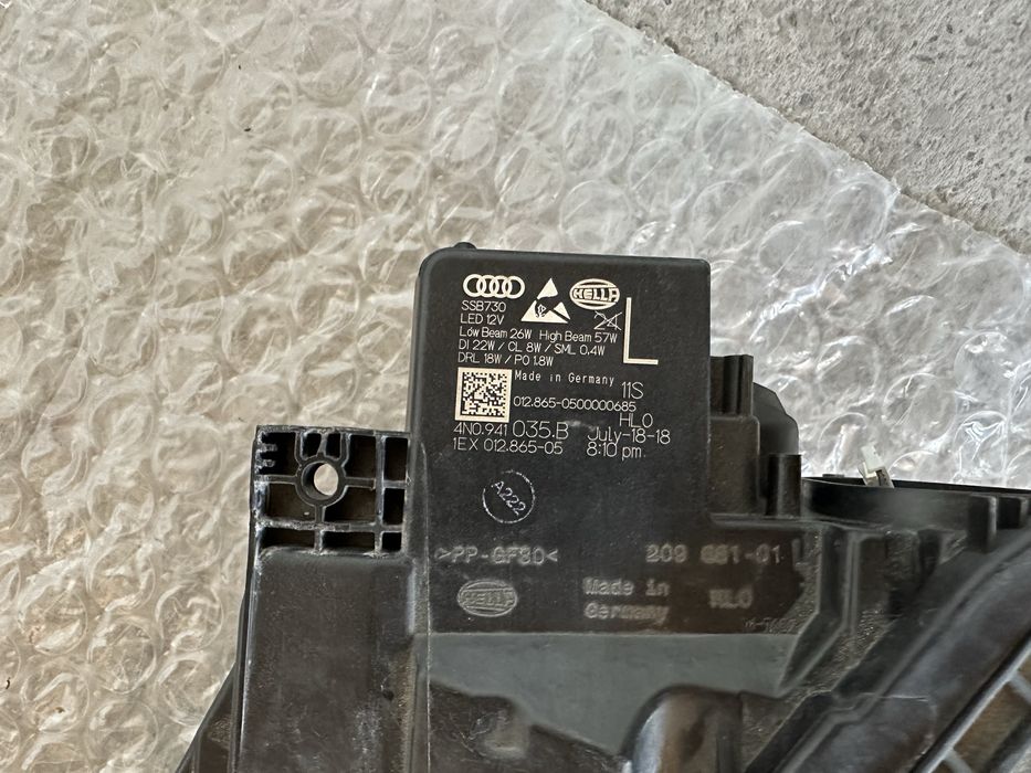 Ляв фар за Ауди а8