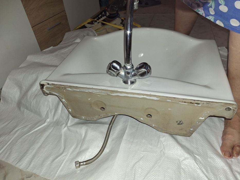 Мивка за баня със смесител