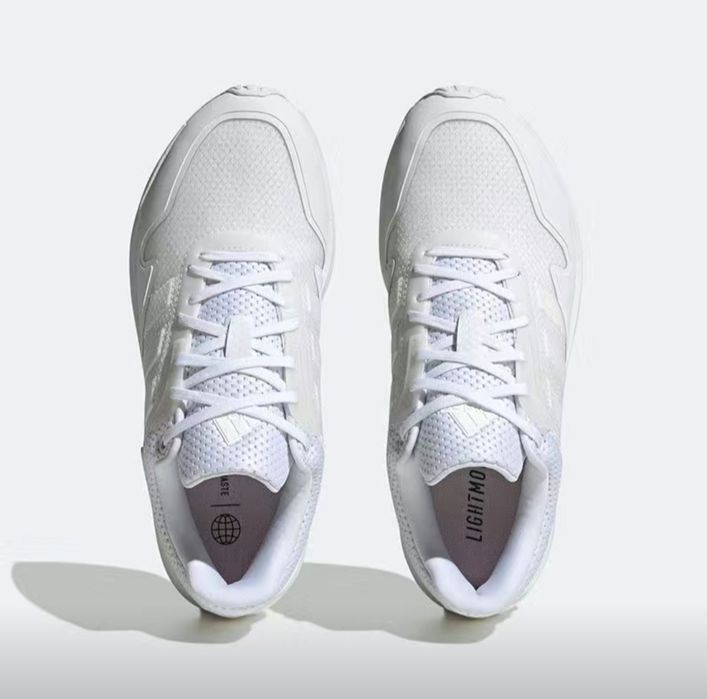 Продам новые кроссовки