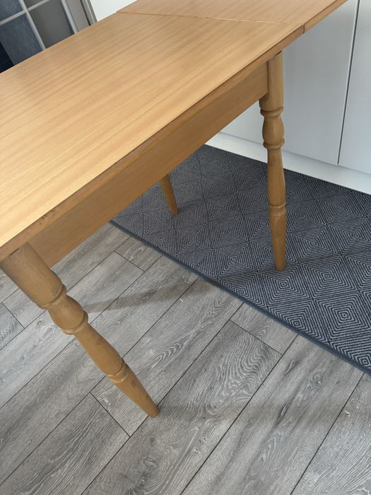 Дървена маса, разтегателна. 70х60 см, сгъната