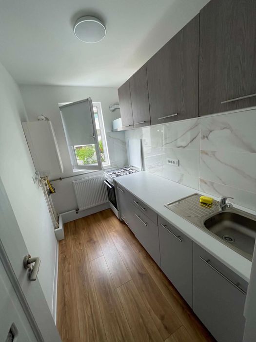 Ofer spre inchiriere apartament 3 camere, Valenii de Munte ! Pentru mai multe detalii privat.