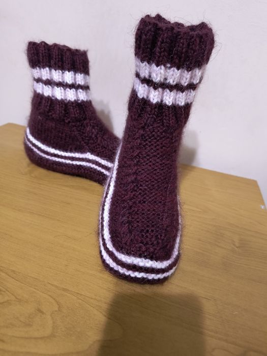 Мъжки и дамски безшевни ръчно изработени терлици