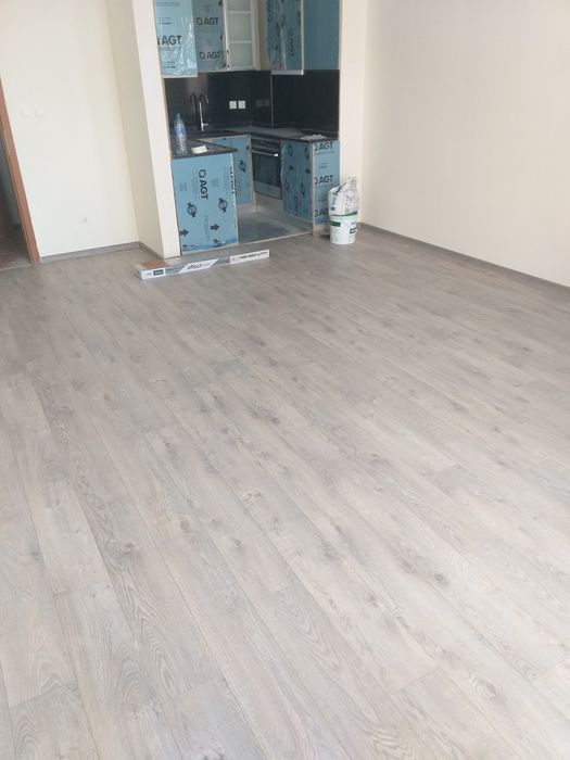 Професионален монтаж на ламинат, паркет, первази и лайсни.