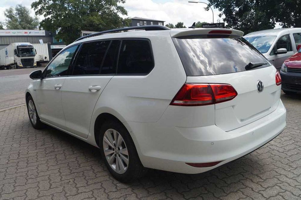 Masina de inchiriat Volksagen Golf - inchirieri auto Bucuresti