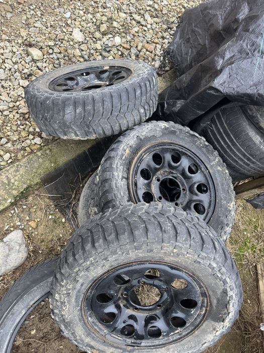 Caucicurin cu tot cu jante pentru suzuky