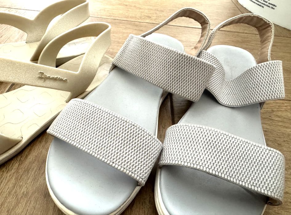 Сандали удибни в светли цветове