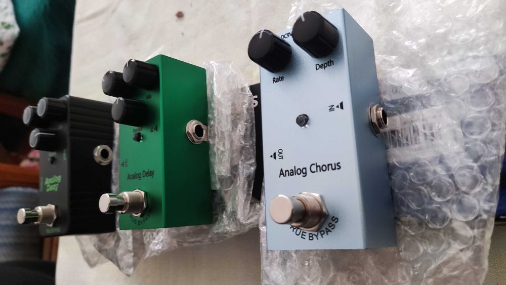 китарни педали хорус и делей