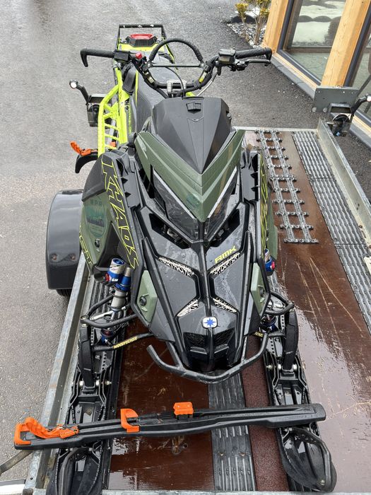 Snowmobil polaris 2024 BOST MATRYX RMK