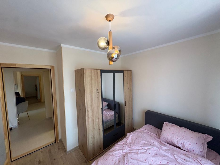 Inchiriez apartament 3 camere  Cornisa