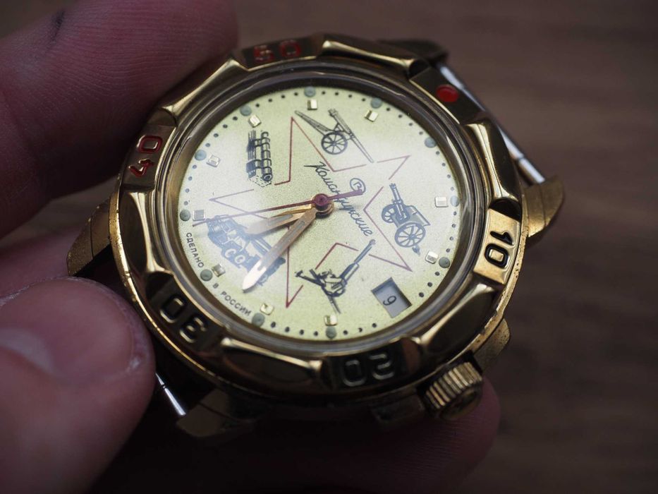 Ceas sovietic mecanic Vostok Komandirskie, ca nou, rezistent la apă