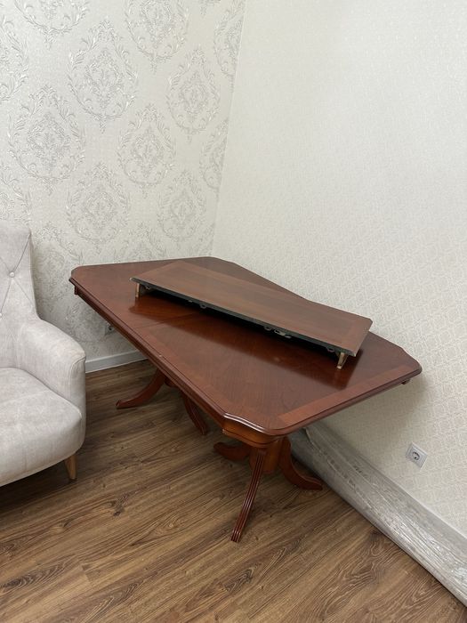 Продам стол Малайзия