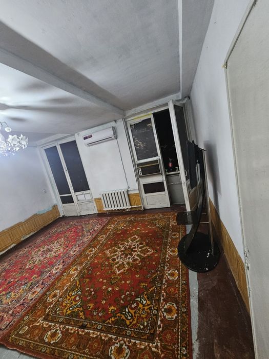 Kvartira bollarga 4 bola kerak bitta xonasiga.( Rasm remontdan oldin)