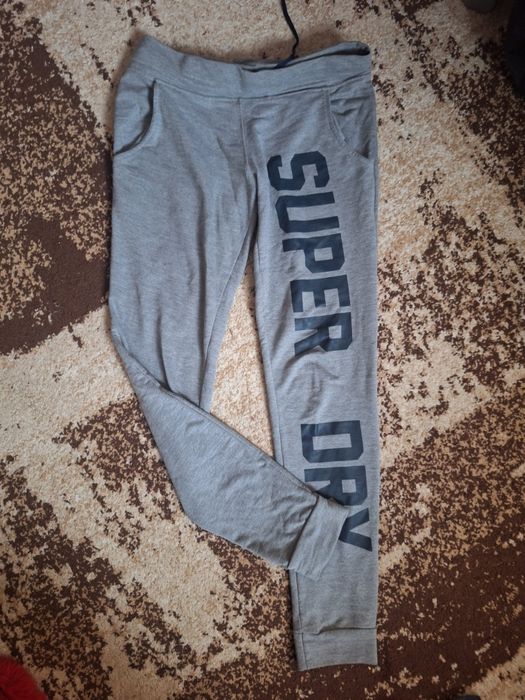 Дамски спортни дрехи и блузи  М