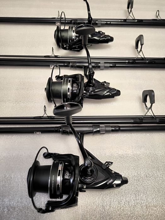 SET 3 Lansete FLX8 3.90M 3Segmente 3.5LBS + 3 Mulinete FL BLACK F 9000