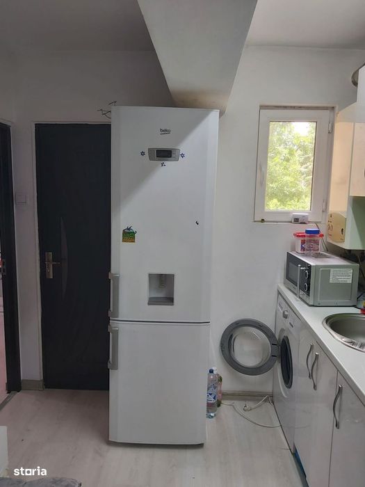 De inchiriat apartament 3 camere