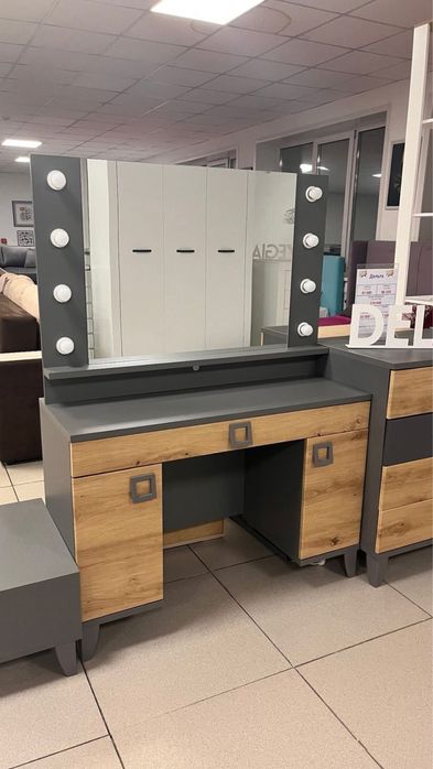 Туалетный столик