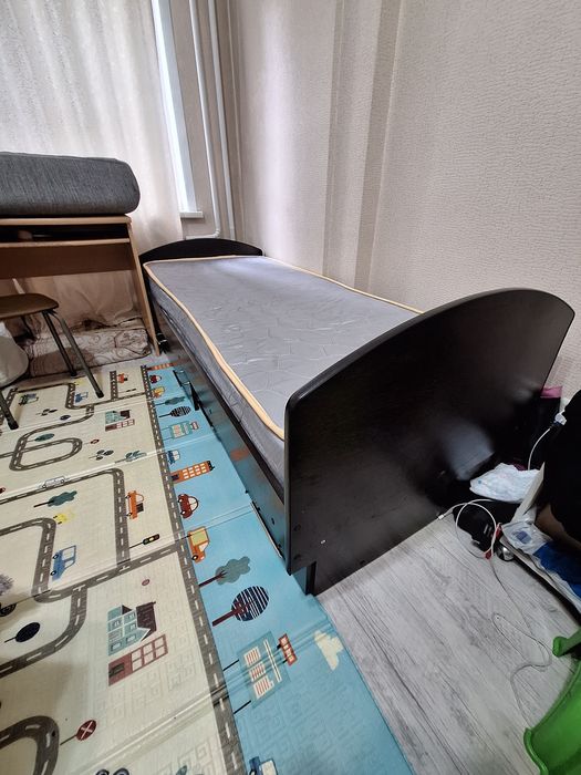 Кровать их лдсп с матрасом