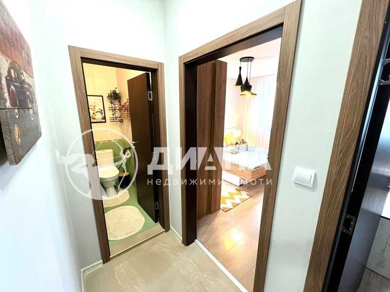 Продава се Тристаен апартамент в Пловдив, Кючук Париж - 95 кв.м за 2053 €/кв.м - Снимка #7