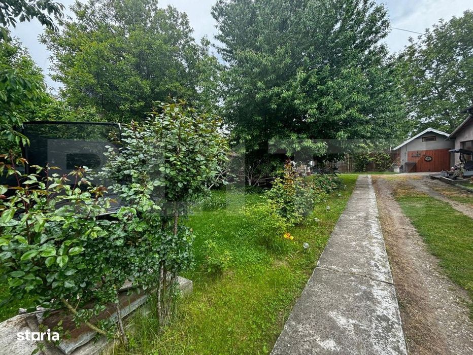 Casa spatioasa + teren 2700 mp in zona Gaesti  3 dormitoare, garaj + s