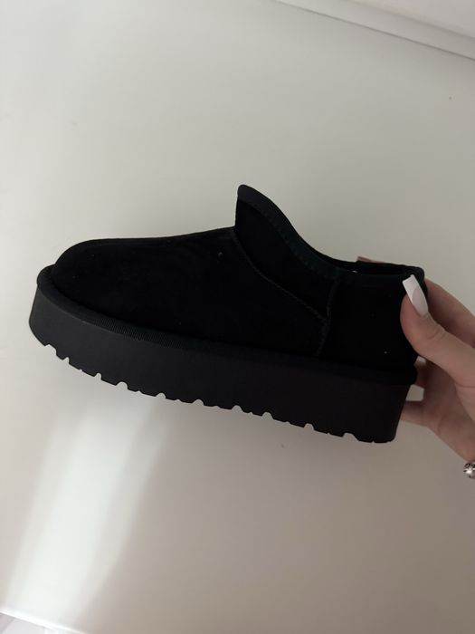 Продам новые угги срочно