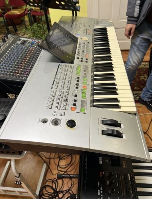 Vând orga Yamaha Tyros 1