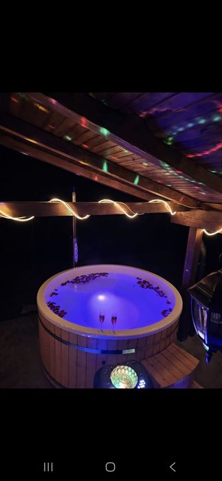 Cabană de închiriat cu lac si ciubăr