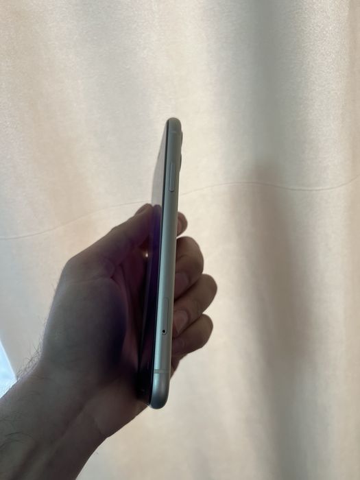 Продам IPhone 11 128 идеал
